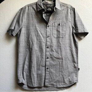 North Face short sleeve button down shirt Sz M